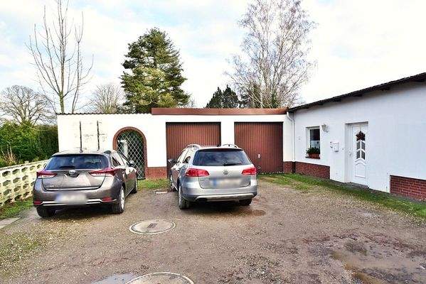 Garagen und Hinterhaus