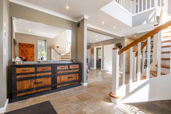 !Pinneberg-Hochwertiges-Einfamilienhaus-mit-Waldgrundstück-und-Pool-42