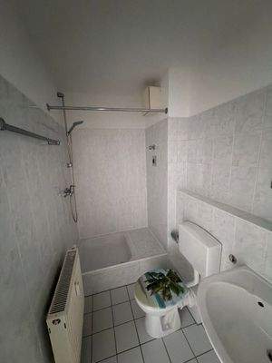 Badezimmer mit Dusche