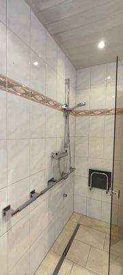 Bad m. begehbarer Dusche neu