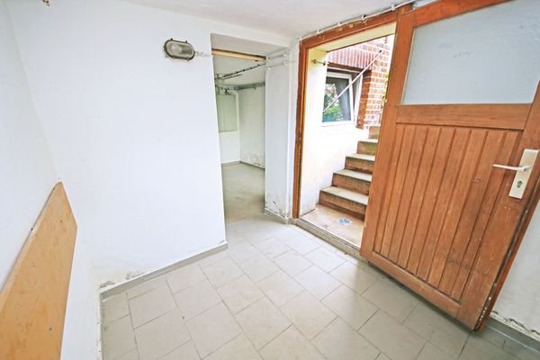 Kellerraum mit Ausgang zum Grundstück
