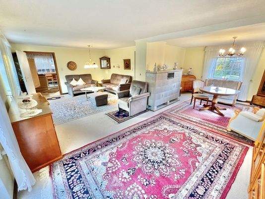 Wohnzimmer mit Essbereich