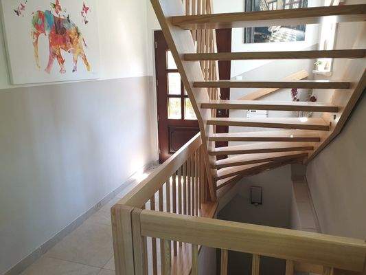 EG Treppenhaus mit Abgang Keller