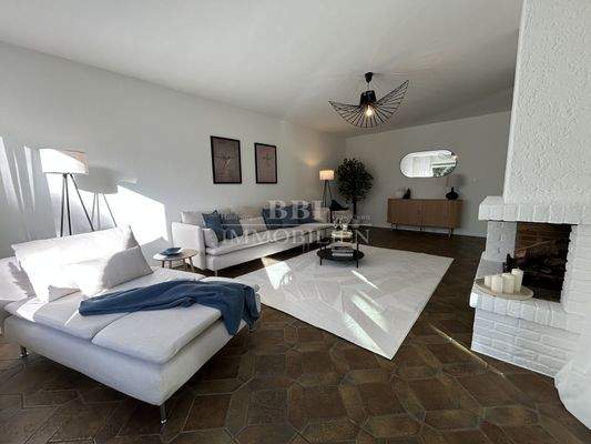 Großzügig und lichtdurchflutet