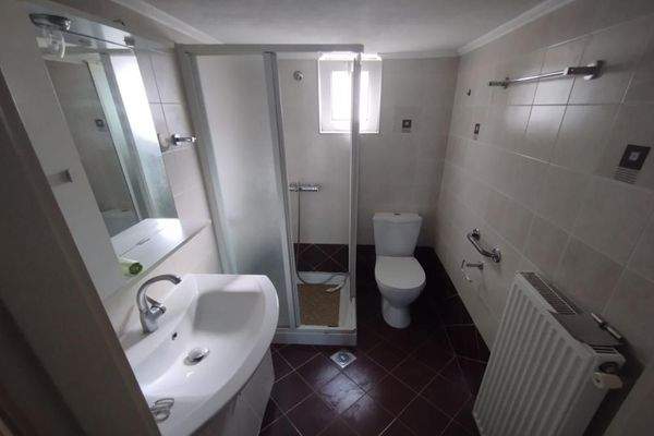 Kreta, Vamvakopoulo: Charmantes Haus in ruhiger Lage nahe der Stadt zu verkaufen