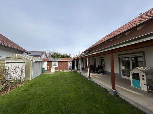 Garten und Nebegebäude