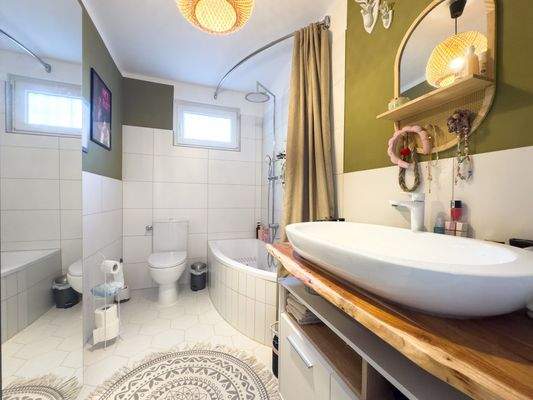 Wannenbad mit Duschmöglichkeit