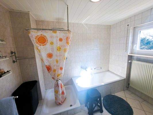 Immobilienperle Veronika Löffler - Erdgeschoss - Badezimmer mit Tageslicht