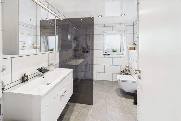 Duschbad 1  im Gartengeschoss