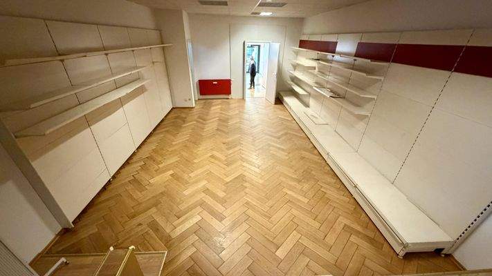 Ladengeschäft im Erdgeschoss