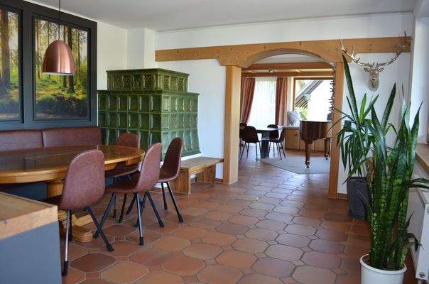 Essecke mit Kachelofen im 1. Obergeschoss