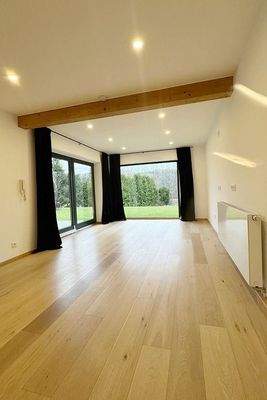 neue Ansicht Wohnzimmer mit Heizkörper!