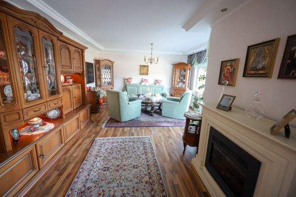 f3caa49d-33da-446a-a936-b7e887143d1e