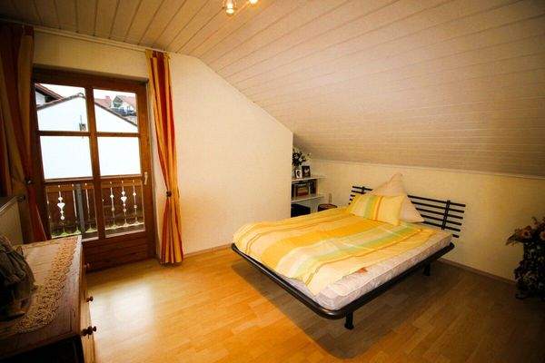 DG Kinderzimmer 1 mit Balkonzugang