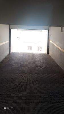 Underground garage - Verbessert - (KI generiert)