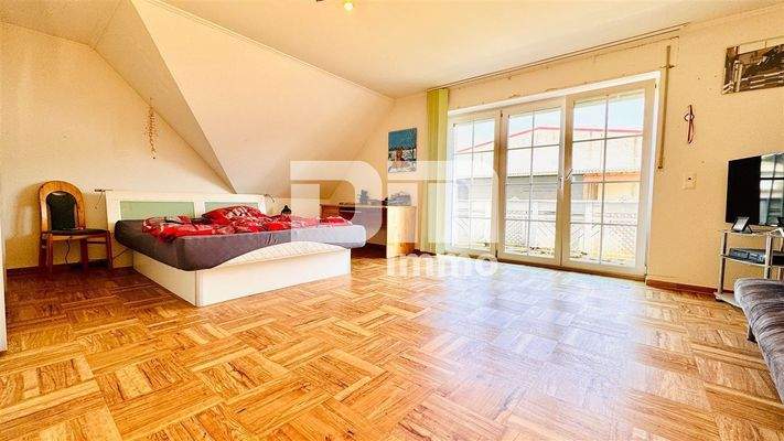 OG / DG Schlafzimmer / Zugang Balkon