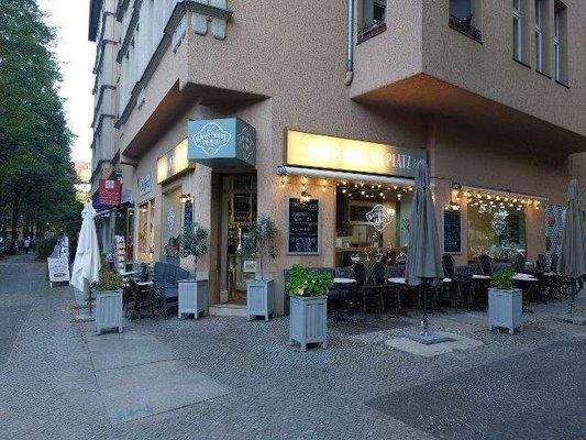 Restaurant am Rüdesheimer Platz am Abend