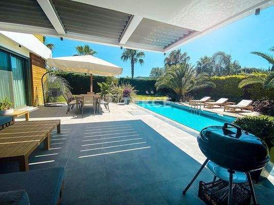 Detached Villa with Pool in Çeşme İzmir Close to Ilıca Beach