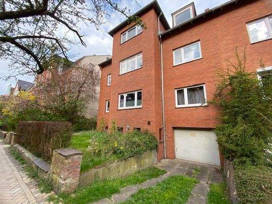 Frontansicht Garageneinfahrt