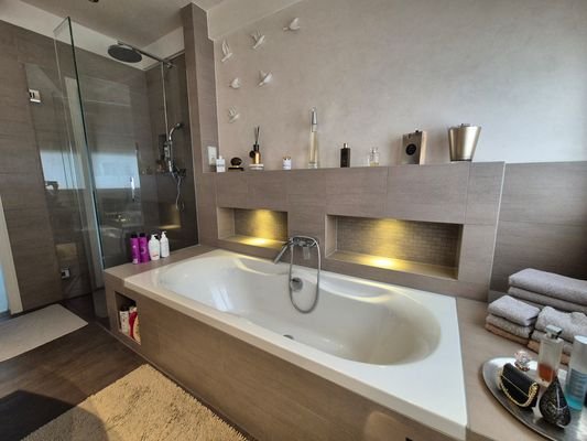 Badezimmer EG.jpg