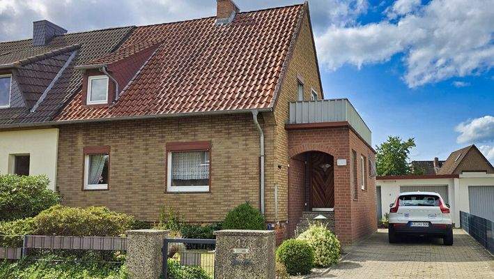 Hausansicht Sommer 2025