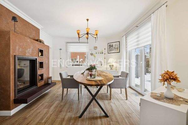 Essbereich mit Kamin