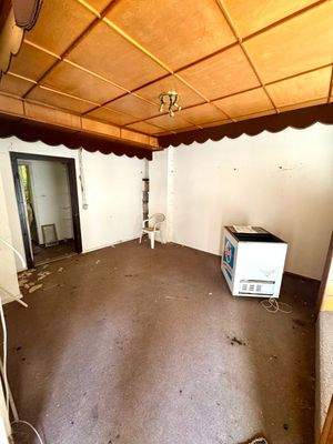 Gewerbeeinheit rechts