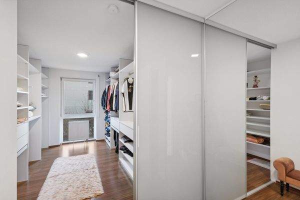 Begehbarer Kleiderschrank