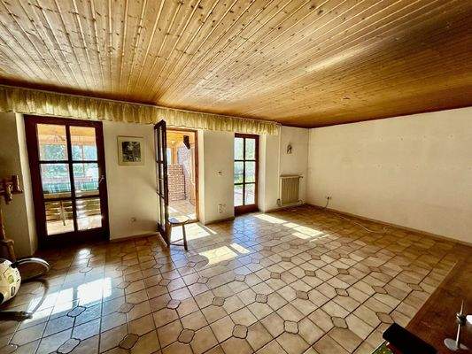 Wohnzimmer mit Zugang Terrasse