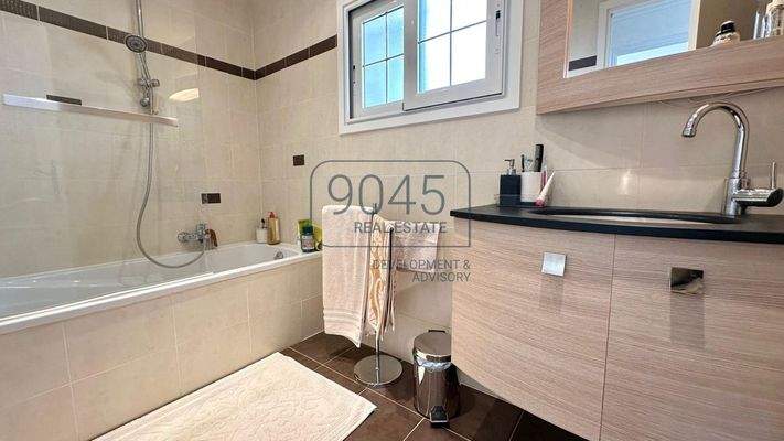 Ruhig gelegene Einfamilienvilla mit herrlichem Ausblick auf das mittelalterliche Dorf Peillon