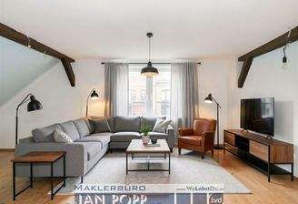 Zimmer im DG  (KI generiert Einrichtungsvorschlag)