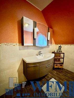 Waschtisch im Badezimmer im OG Archivbild aus 2024