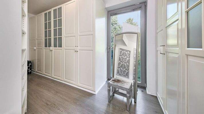 Schlafzimmer mit Ankleide, OG 