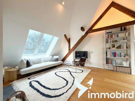 Aufenthaltsbereich im Spitzboden 