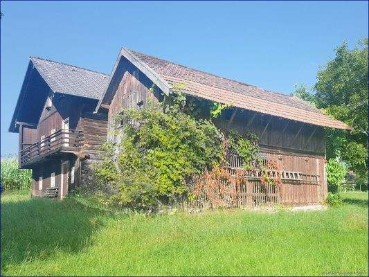 Die Ansicht vom Haus und der Scheune