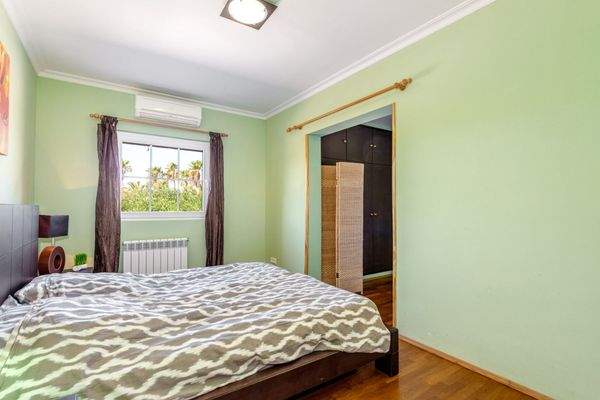 Eines von 2 Schlafzimmern