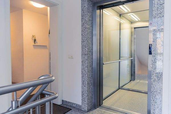 Geschmackvolle Gartenwohnung von 2013 – modern, hell und ideal gelegen