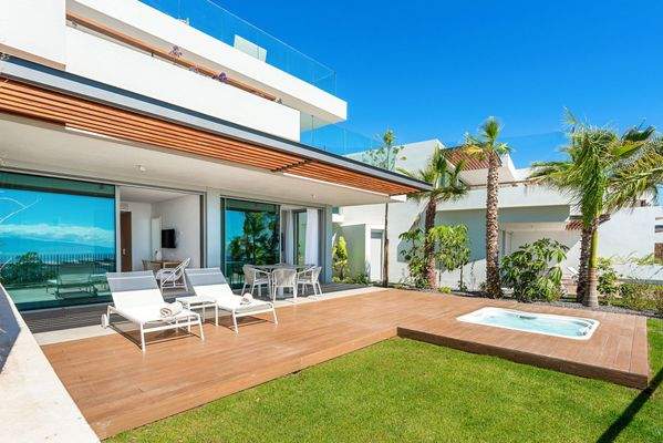 Luxuriöse Wohnung mit großer Terrasse und Garten im exklusiven Abama Golf Resort