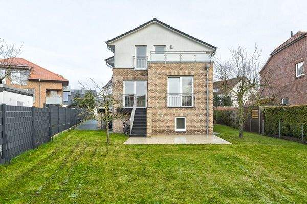 Hausansicht vom Garten