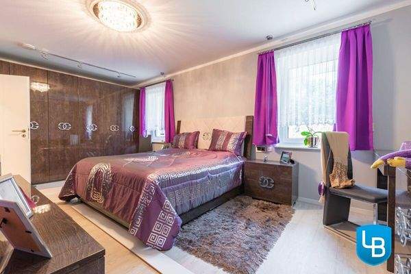 Großes Schlafzimmer