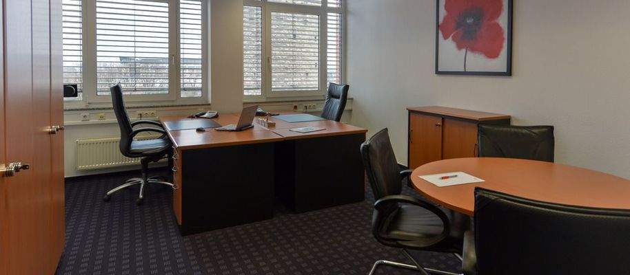 Büro mit 2 Arbeitsplätzen