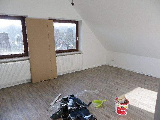 helles abschließbares Zimmer mit Dachschrägen 