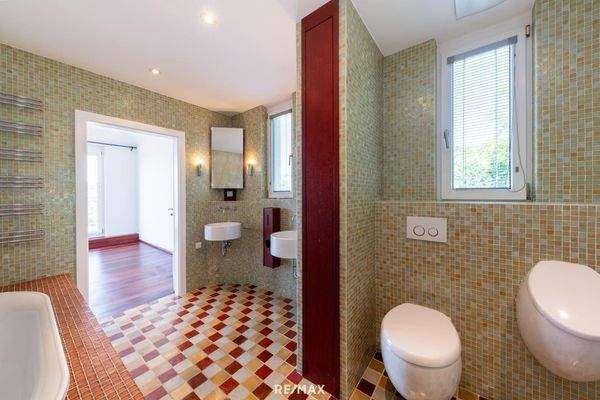 Walk-In Dusche, Wanne, Toilette, Urinal