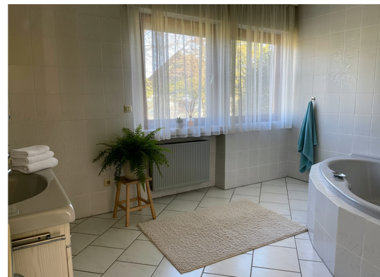 EG Haupt-Badezimmer Home-Staging.png