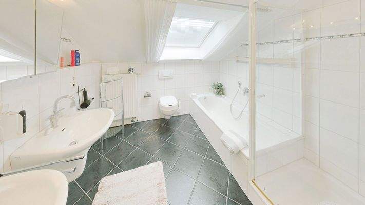 Badezimmer im Obergeschoss