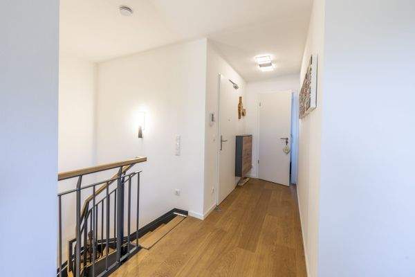 Diele mit Treppenabgang