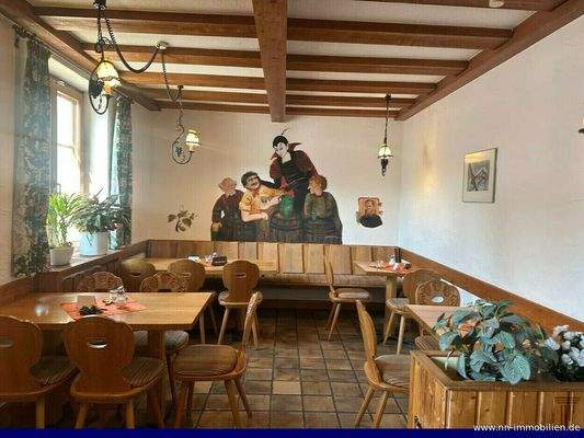 Innenansicht - Gemütlich, rustikal eingerichteter Gastraum