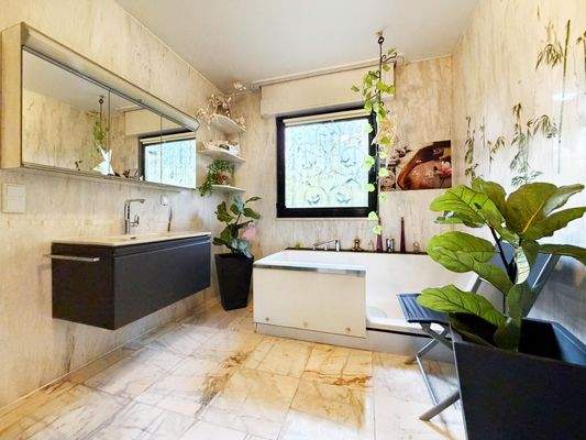 En-suite-Badezimmer im EG