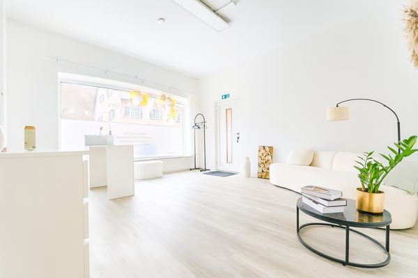 Straßenseitiger Ladenraum im Erdgeschoss