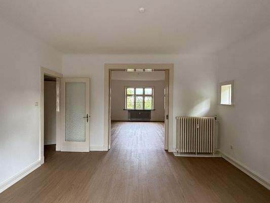 Schiebetür zwischen Wohn- und Esszimmer